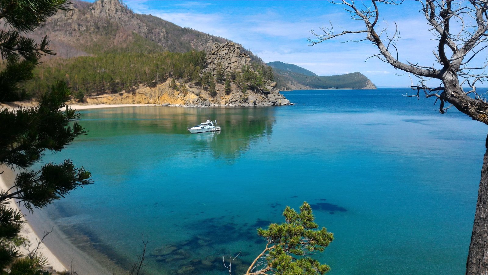 Путешествие на катере по бухте Песчаной